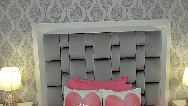 lucia lorenz online show from December 16, 2025, 11:26 am