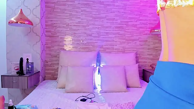 Catalina-Thompson online show from November 2, 2025, 12:07 pm