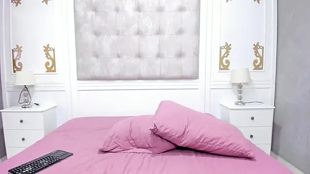 ZoeCastelli online show from November 5, 2025, 3:23 pm