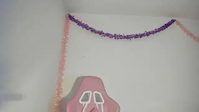 Snapshot of DulcineaRouse01 chatting on October 22, 2025, 2:45 am DulcineaRouse01 online show from October 22, 2025, 2:45 am