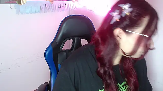 littlee red online show from November 25, 2025, 9:04 pm