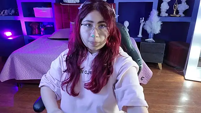 littlee red online show from December 18, 2025, 8:37 pm