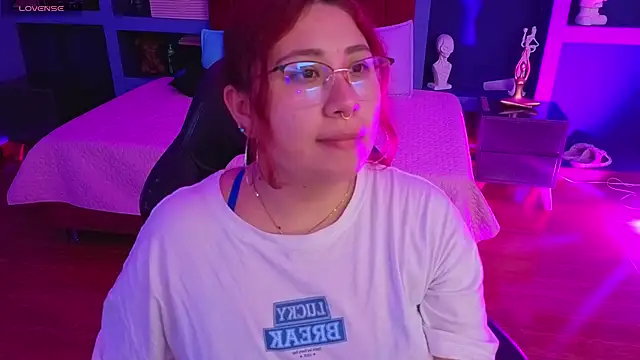 littlee red online show from February 21, 2026, 8:43 pm