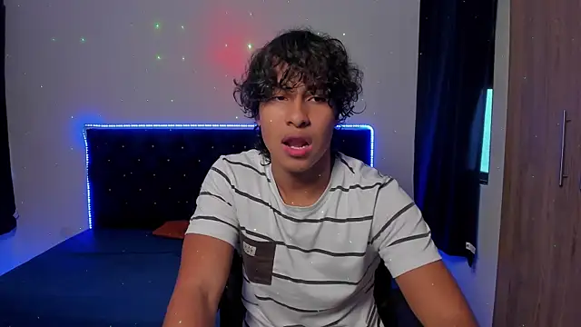 Snapshot of Mr_Twix01 chatting on October 18, 2025, 8:09 pm Mr Twix01 online show from October 18, 2025, 8:09 pm