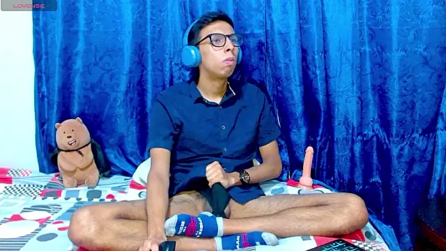 Snapshot of DavTwink3100 chatting on March 16, 2026, 1:44 am DavTwink3100 online show from March 16, 2026, 1:44 am