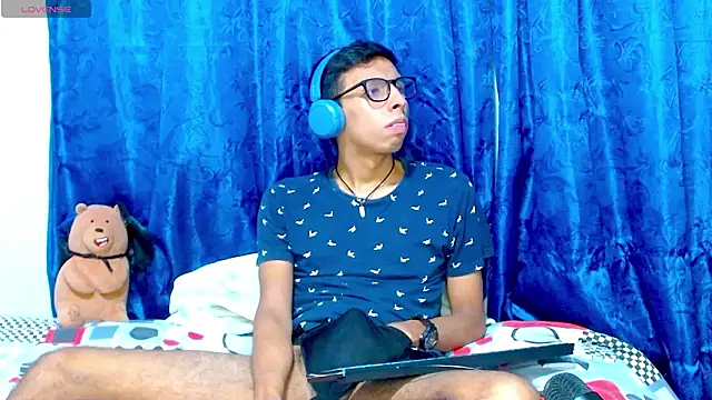 Snapshot of DavTwink3100 chatting on March 17, 2026, 1:43 am DavTwink3100 online show from March 17, 2026, 1:43 am