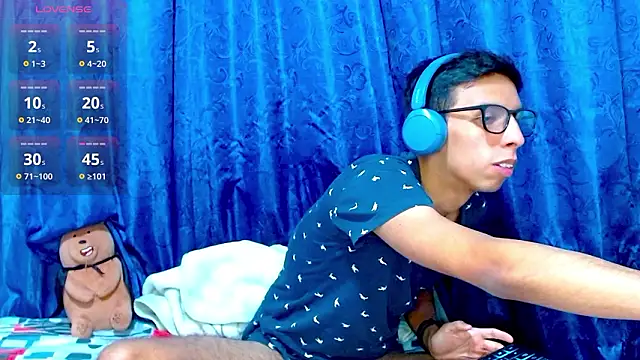 Snapshot of DavTwink3100 chatting on March 19, 2026, 1:42 am DavTwink3100 online show from March 19, 2026, 1:42 am