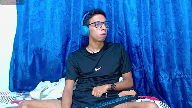 Snapshot of DavTwink3100 chatting on March 21, 2026, 1:43 am DavTwink3100 online show from March 21, 2026, 1:43 am