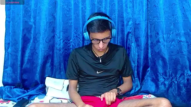 Snapshot of DavTwink3100 chatting on March 24, 2026, 1:54 am DavTwink3100 online show from March 24, 2026, 1:54 am