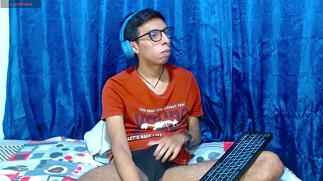 Snapshot of DavTwink3100 chatting on March 28, 2026, 1:38 am DavTwink3100 online show from March 28, 2026, 1:38 am