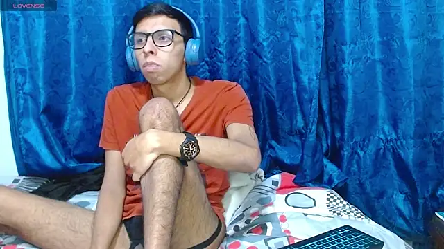 Snapshot of DavTwink3100 chatting on April 1, 2026, 1:28 am DavTwink3100 online show from April 1, 2026, 1:28 am