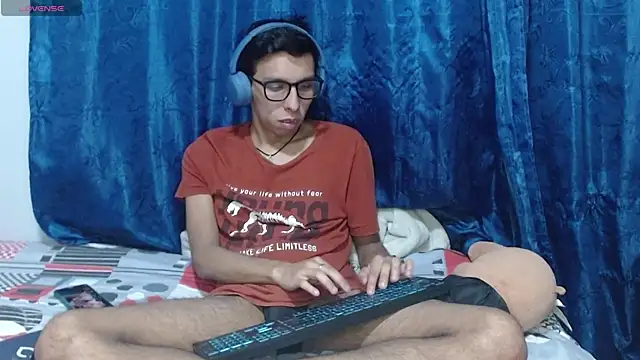 Snapshot of DavTwink3100 chatting on April 2, 2026, 1:47 am DavTwink3100 online show from April 2, 2026, 1:47 am