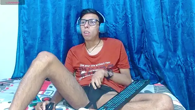 Snapshot of DavTwink3100 chatting on April 16, 2026, 1:28 am DavTwink3100 online show from April 16, 2026, 1:28 am