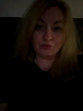 Amelia-Diamond online show from December 18, 2025, 8:37 pm