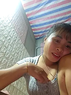 Snapshot of Squirrel-Pear chatting on October 23, 2025, 4:01 am Squirrel-Pear online show from October 23, 2025, 4:01 am