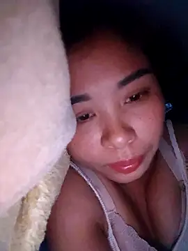 Snapshot of Squirrel-Pear chatting on October 28, 2025, 10:45 pm Squirrel-Pear online show from October 28, 2025, 10:45 pm