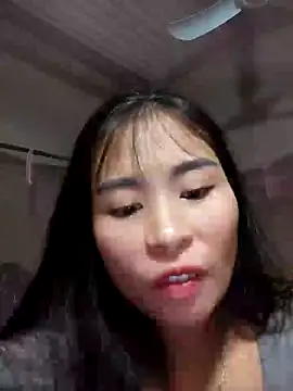 Snapshot of Squirrel-Pear chatting on November 4, 2025, 2:49 pm Squirrel-Pear online show from November 4, 2025, 2:49 pm