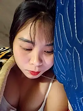 Squirrel-Pear online show from December 5, 2025, 12:58 pm