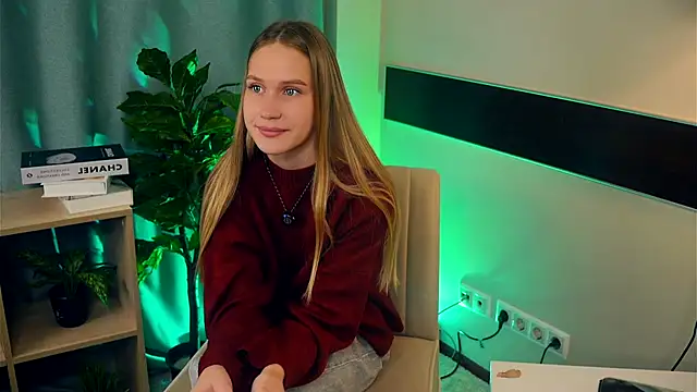 NadinePogar online show from October 24, 2025, 9:49 am