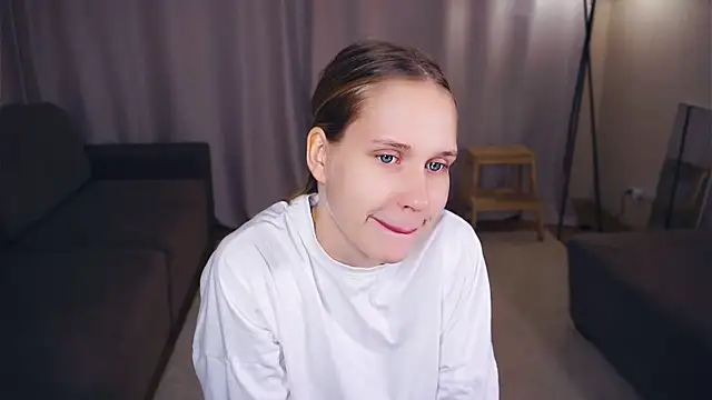 NadinePogar online show from October 28, 2025, 7:01 am