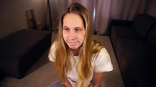 NadinePogar online show from November 5, 2025, 7:08 am