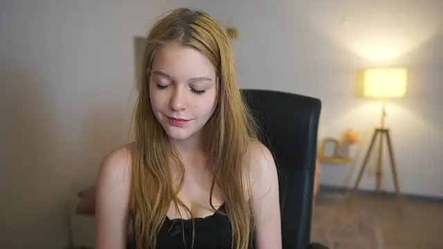 Snapshot of lisa_mccoy_ chatting on February 16, 2026, 6:59 pm lisa mccoy online show from February 16, 2026, 6:59 pm