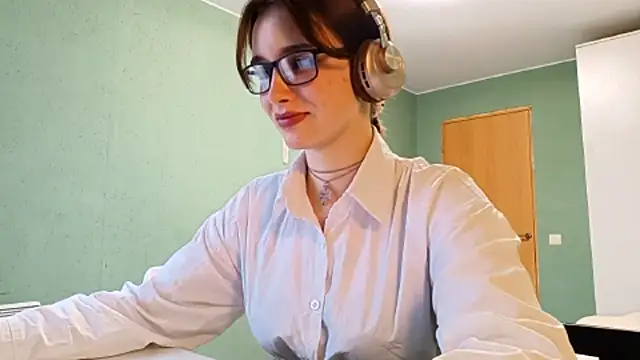 IcyKleys online show from October 19, 2025, 12:39 pm