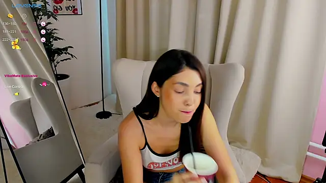 Snapshot of MollyAnderson chatting on October 29, 2025, 8:27 am MollyAnderson online show from October 29, 2025, 8:27 am