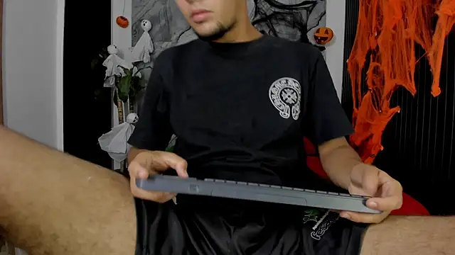 Snapshot of Alan-Smith1 chatting on October 21, 2025, 7:47 pm Alan-Smith1 online show from October 21, 2025, 7:47 pm