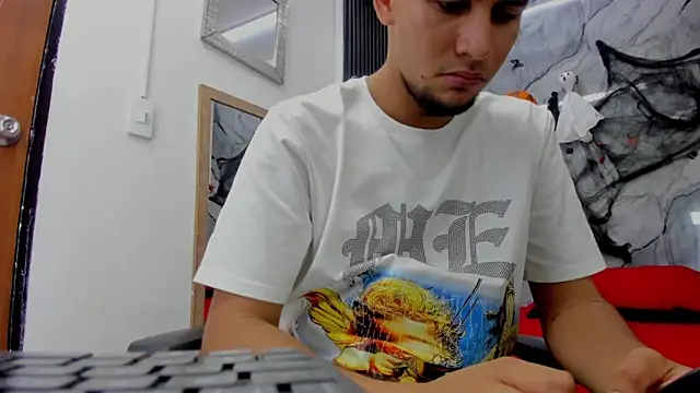 Snapshot of Alan-Smith1 chatting on October 23, 2025, 7:34 pm Alan-Smith1 online show from October 23, 2025, 7:34 pm