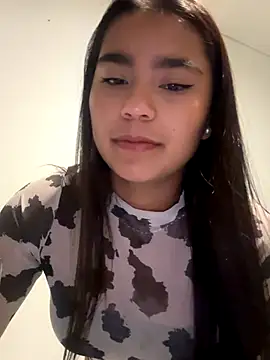 GiaRose- online show from October 31, 2025, 4:35 am