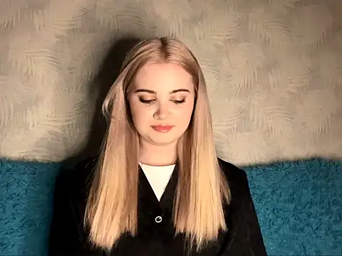 JolieAlto online show from October 25, 2025, 2:35 pm