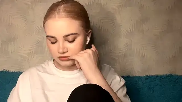 JolieAlto online show from November 2, 2025, 2:41 pm