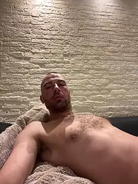 Rotteei1 online show from November 15, 2025, 7:16 am