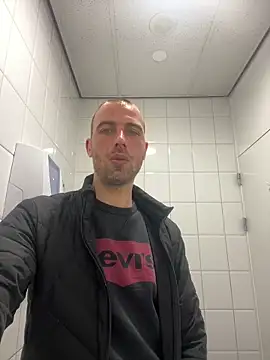 Rotteei1 online show from April 17, 2026, 1:25 pm