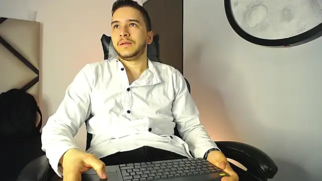 mike 257 online show from December 3, 2025, 11:52 am