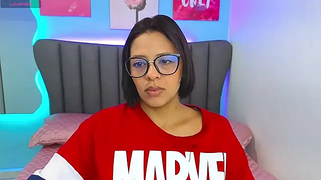 Aria Russo online show from December 5, 2025, 2:36 pm