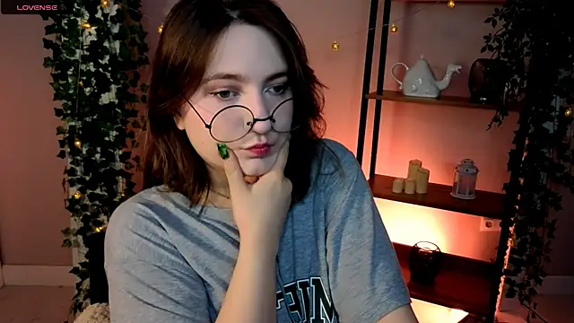 Snapshot of fairy_tara chatting on May 5, 2026, 2:14 pm fairy tara online show from May 5, 2026, 2:14 pm