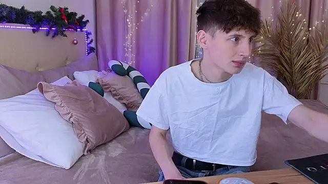 crisp1n online show from December 15, 2025, 10:14 pm