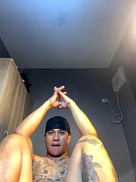 Snapshot of Sweet_Guy_tattoo chatting on November 1, 2025, 2:19 pm Sweet Guy tattoo online show from November 1, 2025, 2:19 pm