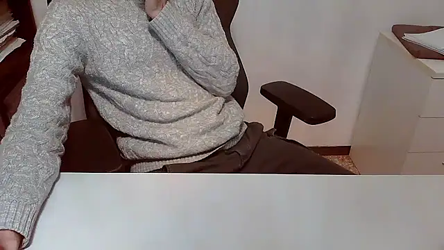 Snapshot of topg84 chatting on December 1, 2025, 5:29 pm topg84 online show from December 1, 2025, 5:29 pm