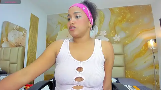 NahomiWalker  online show from December 15, 2025, 8:02 pm