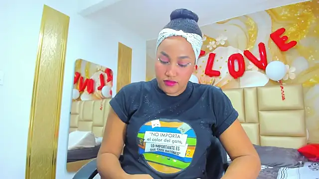 NahomiWalker  online show from February 16, 2026, 7:43 pm