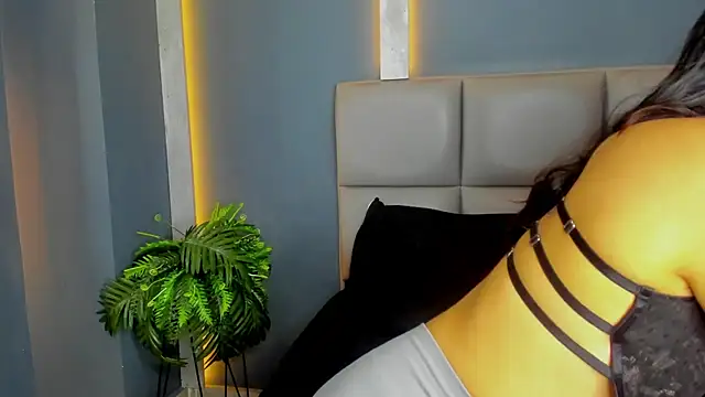 GeorginaCollins online show from November 3, 2025, 11:33 am