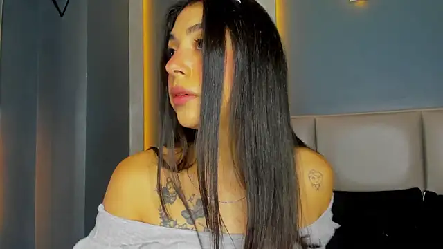 GeorginaCollins online show from November 5, 2025, 11:43 am