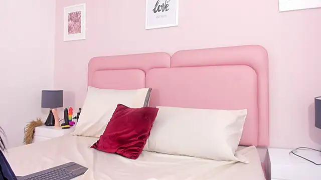 Snapshot of catalina_smile_ chatting on October 31, 2025, 1:39 am catalina smile online show from October 31, 2025, 1:39 am