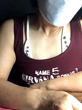 HinayLa online show from October 25, 2025, 10:37 pm