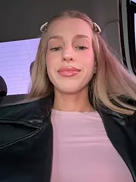 kira mia online show from March 7, 2026, 3:42 pm