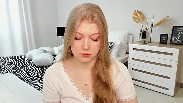 Stella Light online show from March 8, 2026, 4:16 am