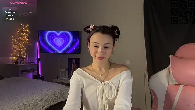 ella simons online show from December 2, 2025, 1:11 am